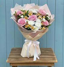 Букет цветов из:  Гвоздики, Орхидеи и Розы #REPLACE_PRED# Жирнове