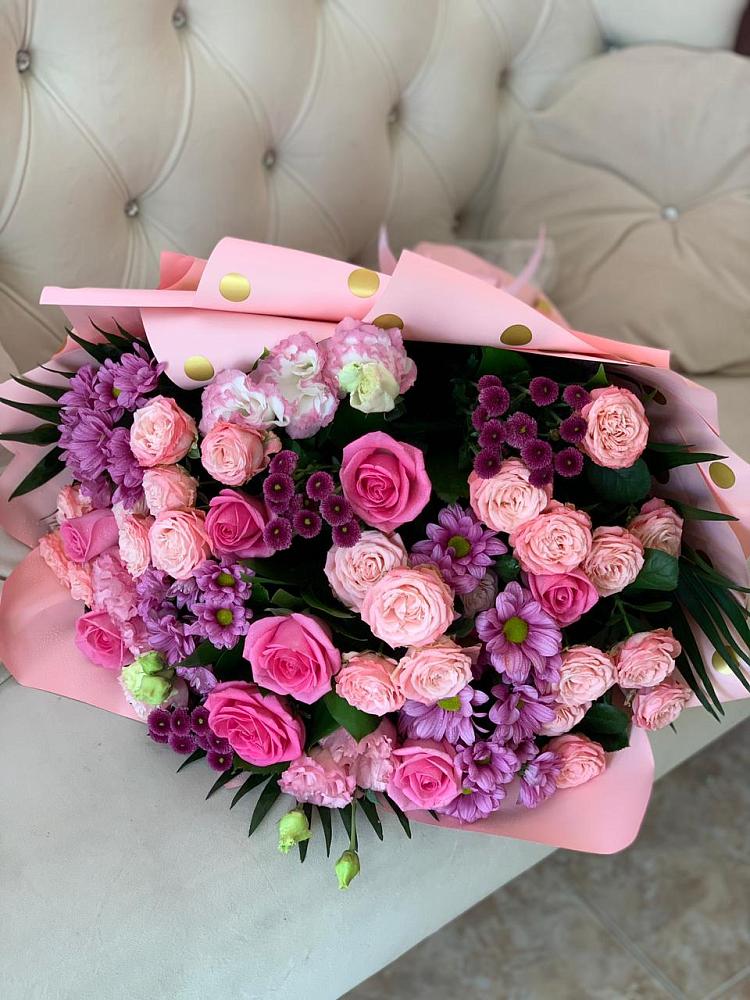 Букет цветов из: Хризантемы, Розы и Лизиантусы в Жирнове