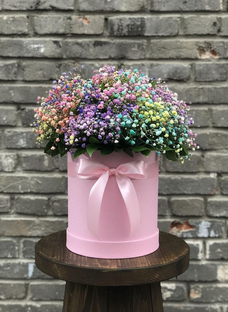 Цветочная композиция из Гипсофила и Розы в шляпной коробке в Жирнове