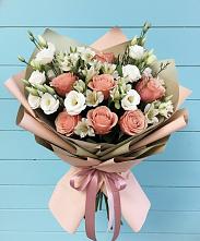 Букет цветов из:  Розы, Альстромерии и Лизиантусы в Жирнове