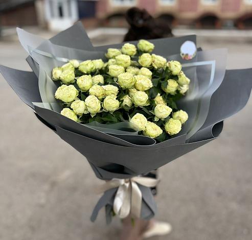 Букет Белые кустовые розы Солинеро в Жирнове