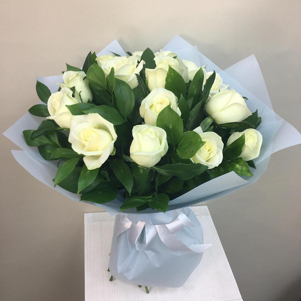 Букет 15 Белых роз Проуд в Жирнове