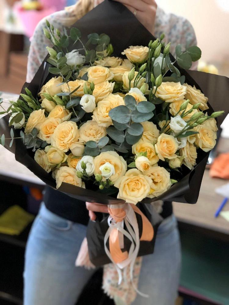 Букет цветов из: Розы и Лизиантусы в Жирнове