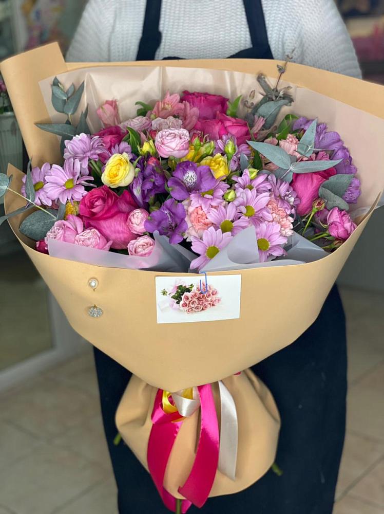 Букет цветов из: Хризантемы, Гвоздики и Альстромерии в Жирнове