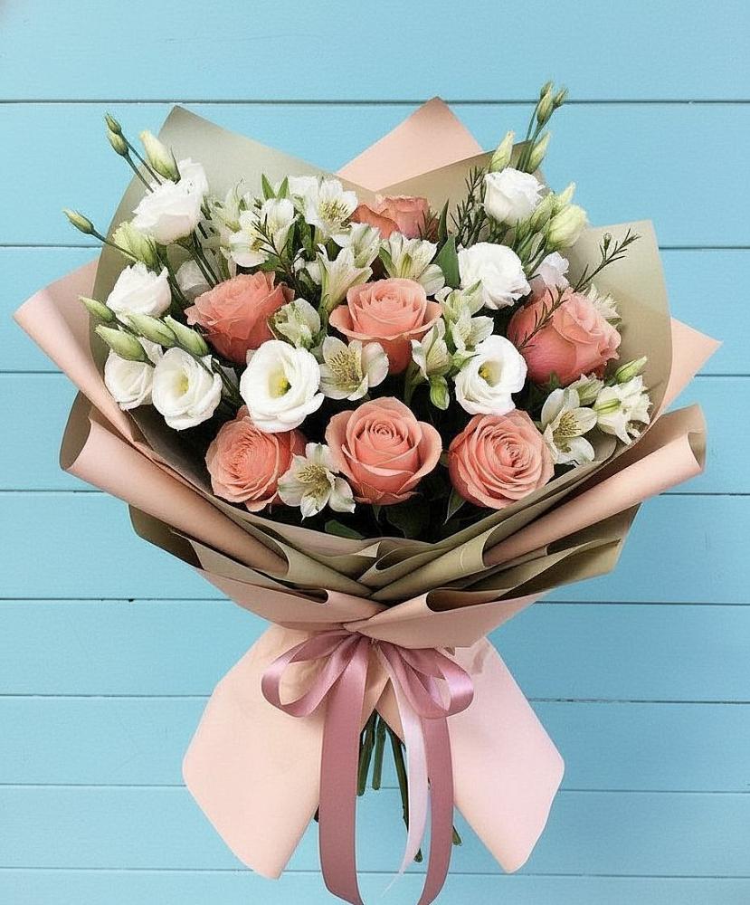 Букет цветов из: Розы, Альстромерии и Лизиантусы в Жирнове