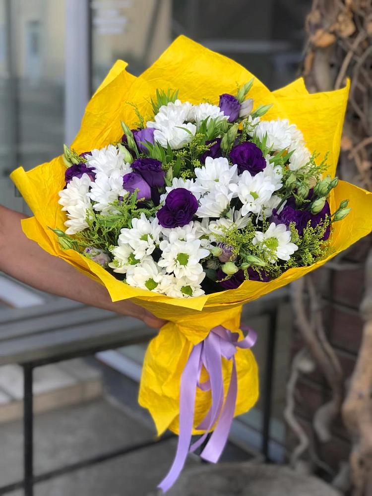 Букет цветов из: Ирисы, Хризантемы и Ромашки в Жирнове