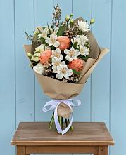 Букет цветов из:  Альстромерии, Лизиантусы, Розы и Хризантемы в Жирнове