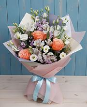 Букет цветов из:  Лизиантусы, Розы, Альстромерии и Гипсофила в Жирнове