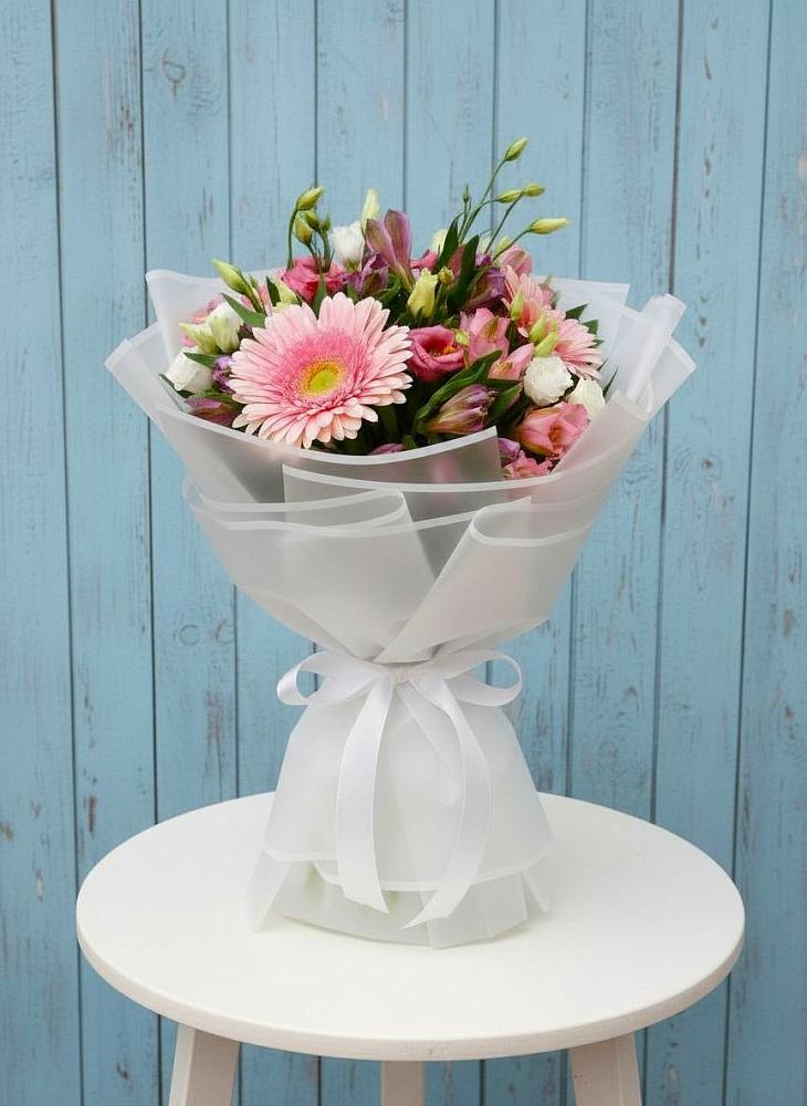 Букет цветов из: Герберы, Альстромерии и Лизиантусы в Жирнове