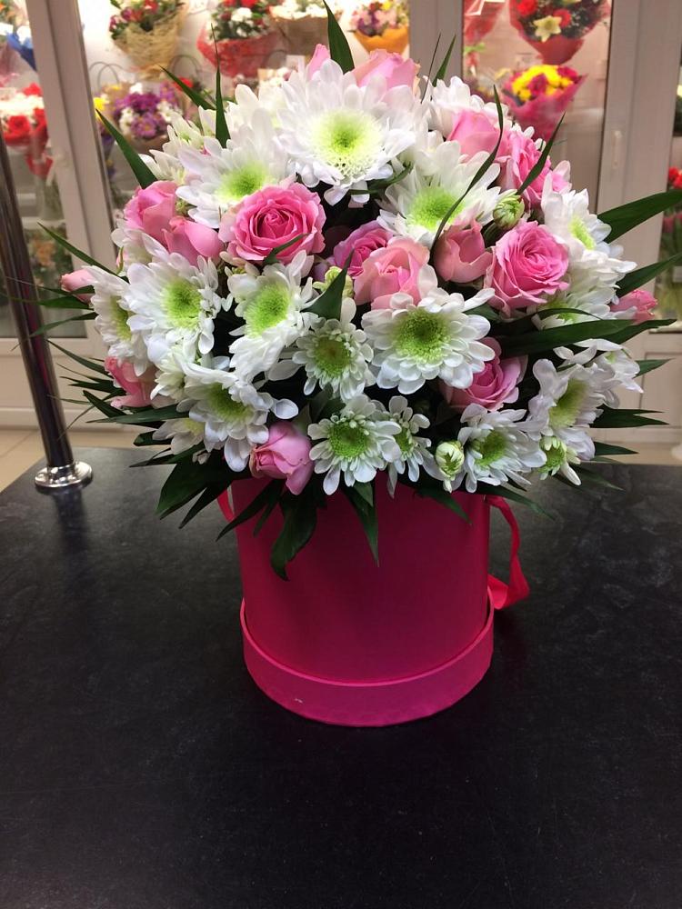 Цветочная композиция из Розы и Хризантемы в шляпной коробке в Жирнове