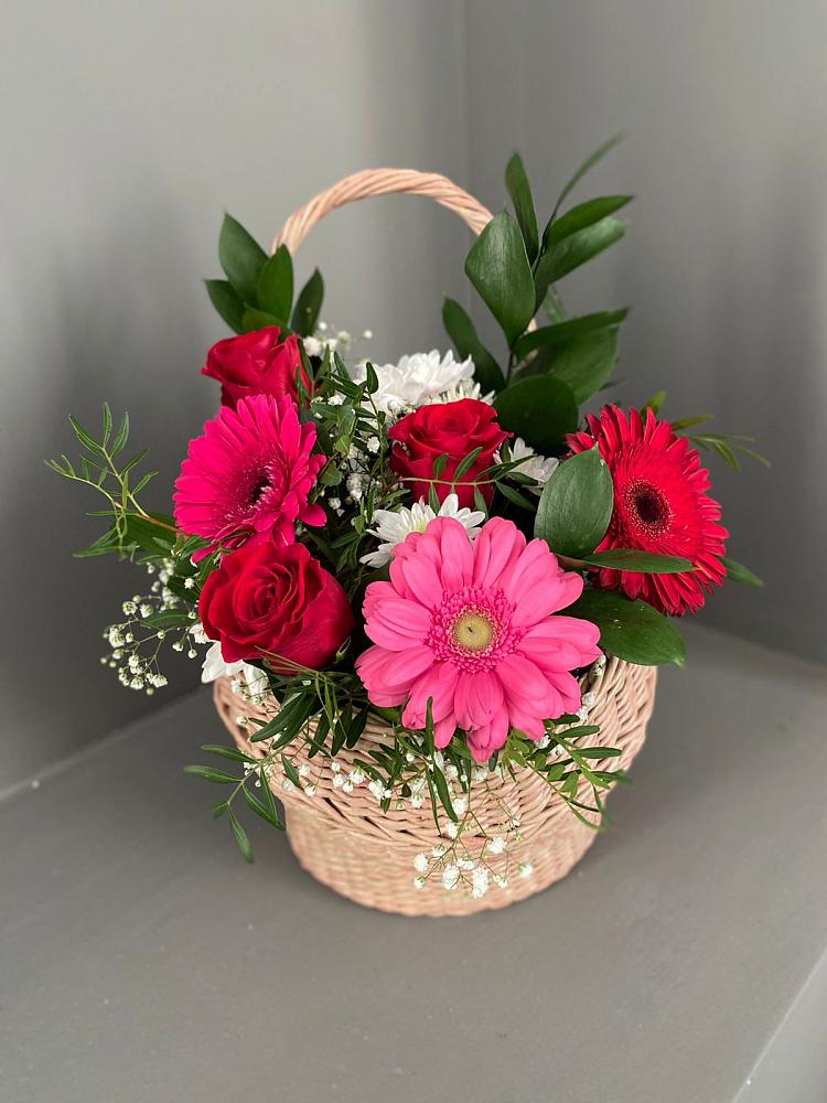 Цветочная композиция из Розы, Хризантемы и Герберы в корзине в Жирнове