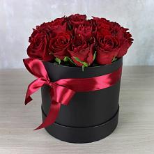Цветочная композиция из Розы в шляпной коробке в Жирнове