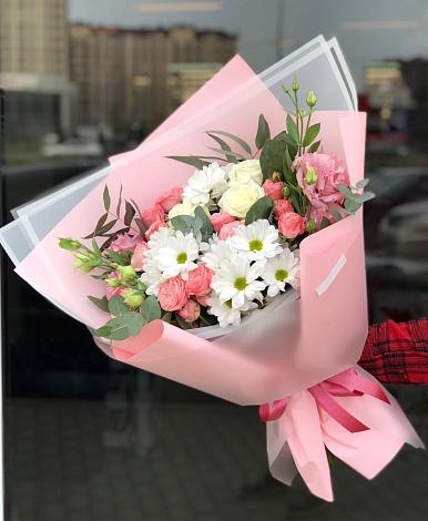 Букет цветов из: Розы, Лизиантусы и Хризантемы в Жирнове