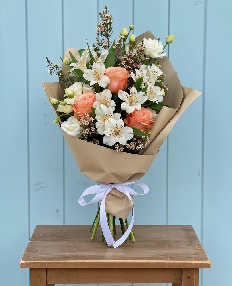 Букет цветов из: Альстромерии, Лизиантусы, Розы и Хризантемы в Жирнове