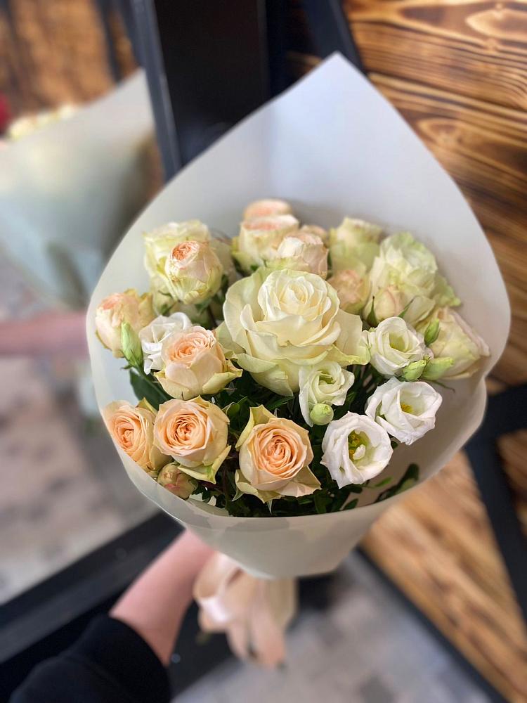 Букет цветов из: Розы и Лизиантусы в Жирнове